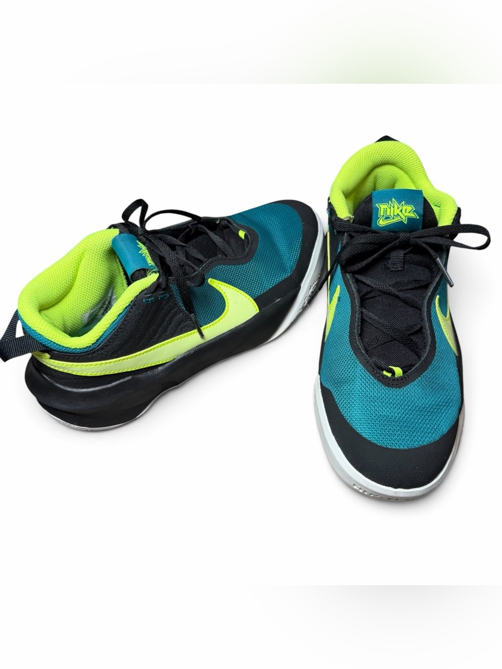 Nike Team Hustle D10 Youth Unisex Size 6Y Basketball Shoes Teal Black Neon Green